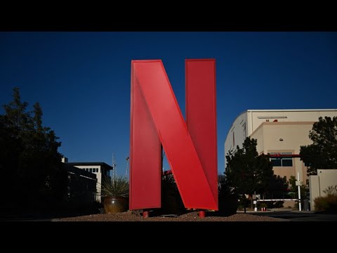 Netflix Falls on Report It’s Leading Bidder for Warner Bros.