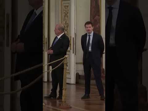 Russia’s Putin Hosts Malaysian King at St Petersburg Museum