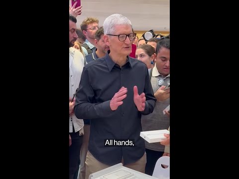 Apple Succession Plan Emerges as Company Turns 50