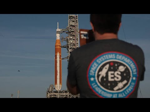 Sen. Kelly Wants to Beat China to the Moon